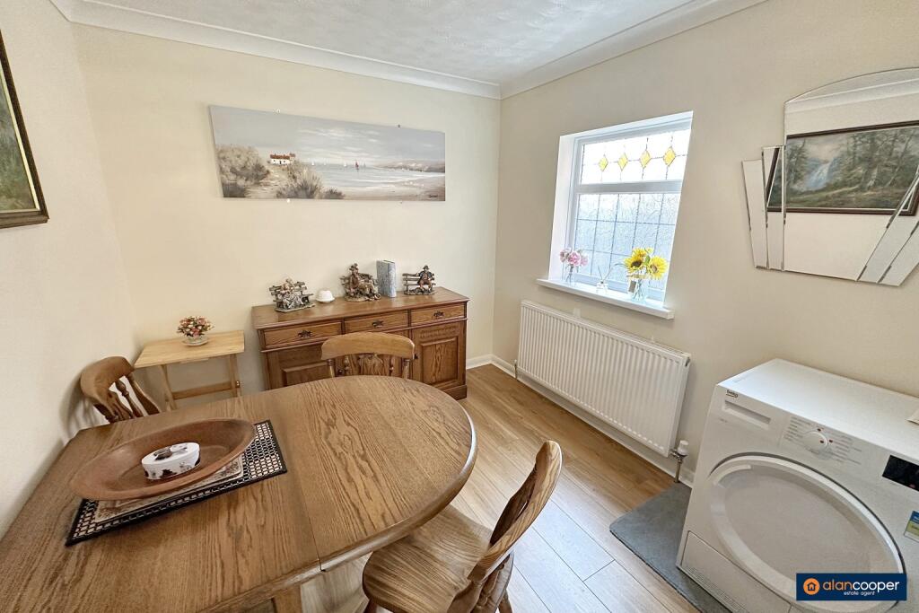 Harcourt Gardens, Nuneaton, CV11 5UR photo 4