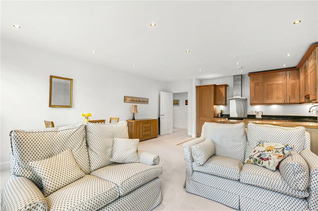 Bridge Road, Welwyn Garden City, AL8 photo 2