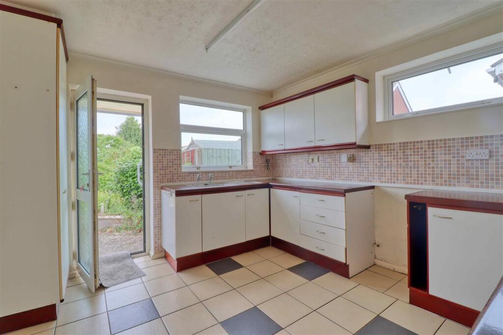 Ipswich Road, Holland on Sea photo 3