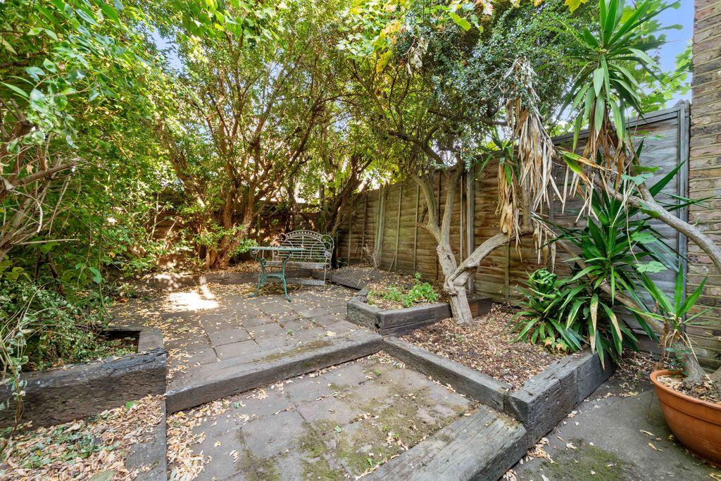 House in London - View 5