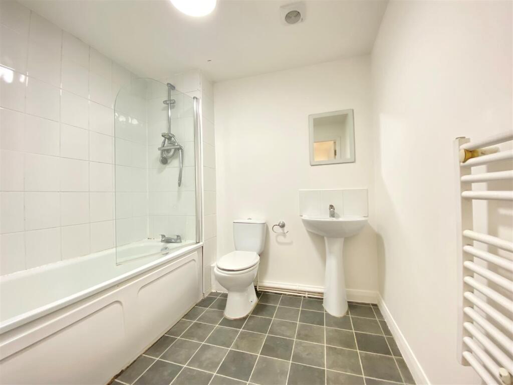 Apartment in Manchester - More