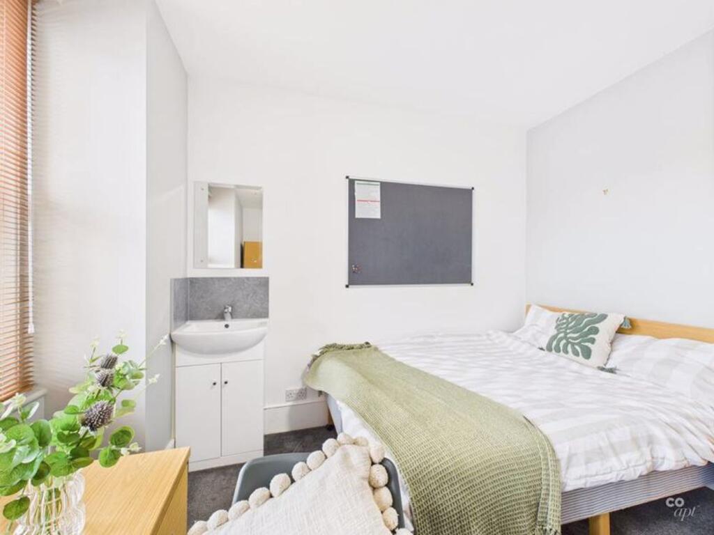 House in Brighton, Hollingdean - More