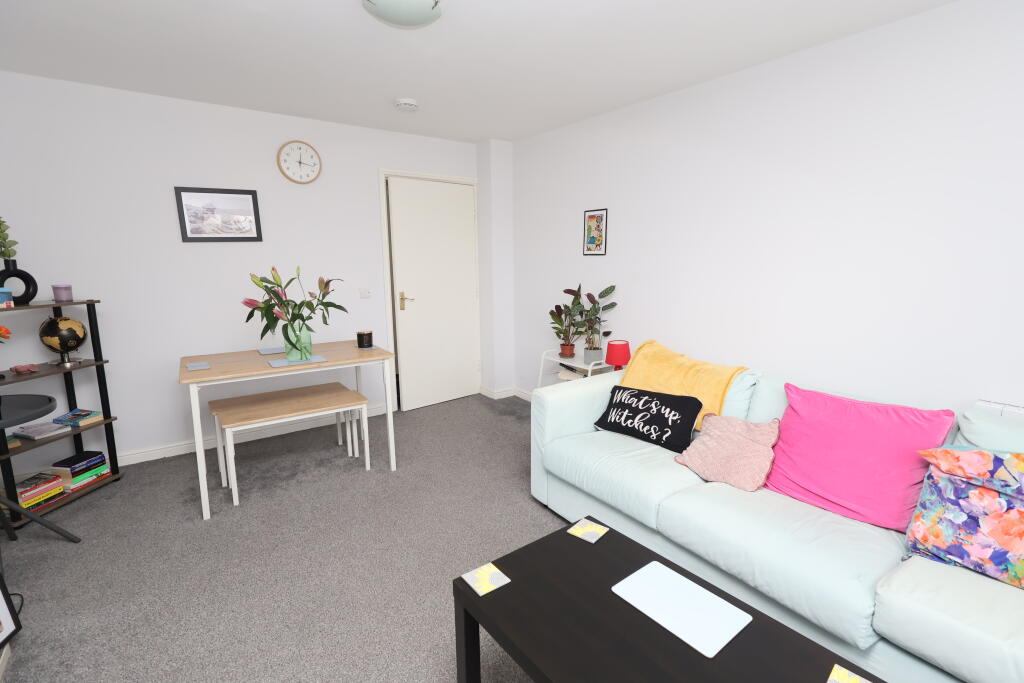 Apartment in Manchester, Whalley Range - View 3