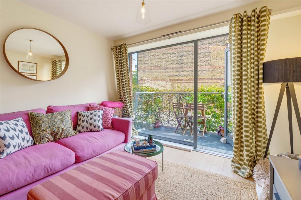 Apartment in London - View 3