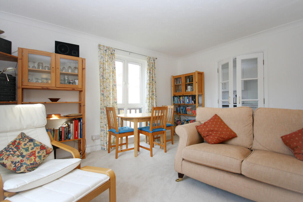 Danestream Court, Milford on Sea photo 4