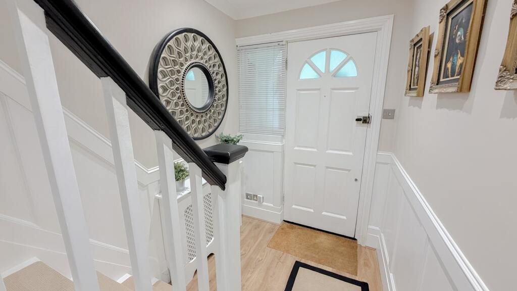 House in Sutton - View 5