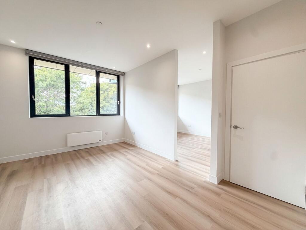 Apartment in Southall - View 2