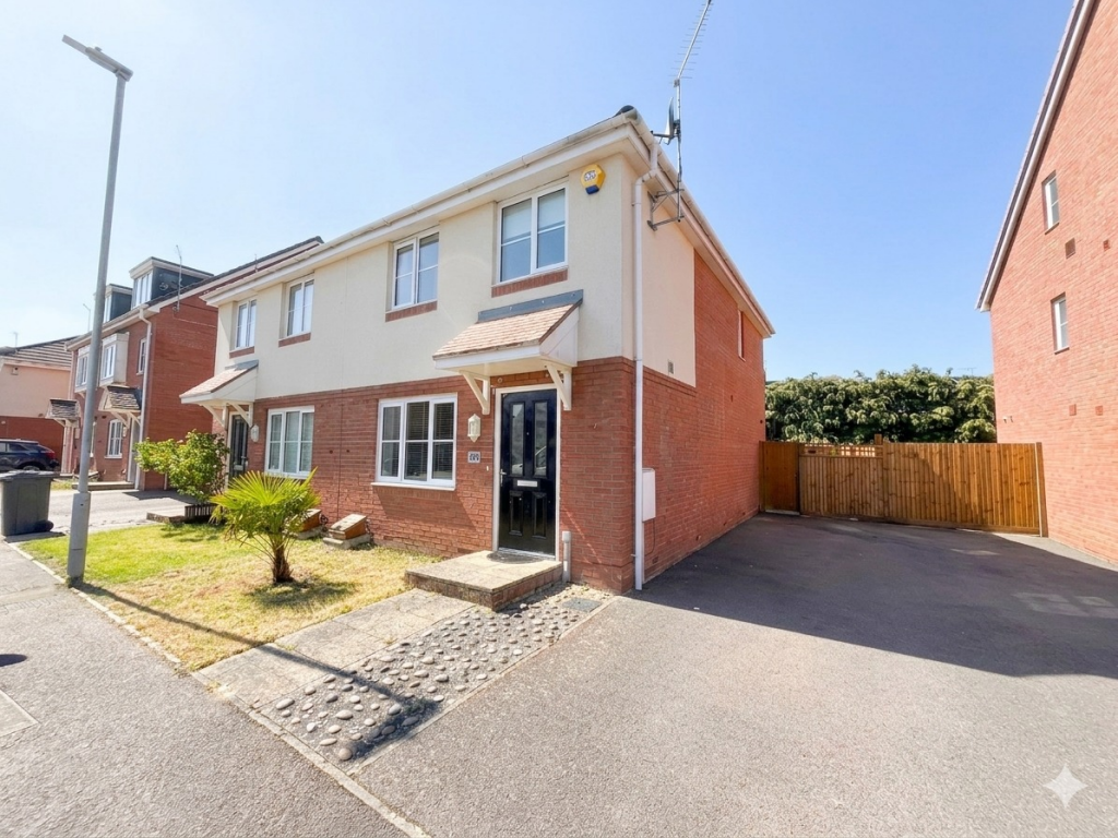 Main image of property: Verde Close, Luton, Bedfordshire, LU2 7FL