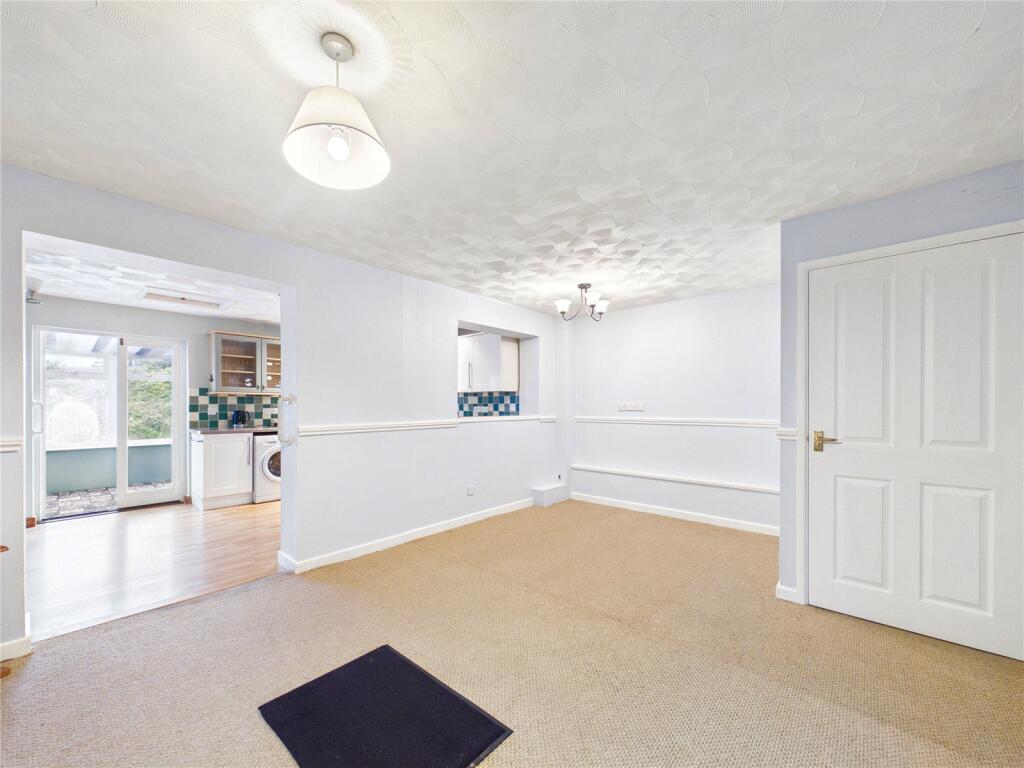Honeyborough Grove, Neyland, Milford Haven, Pembrokeshire, SA73 photo 3