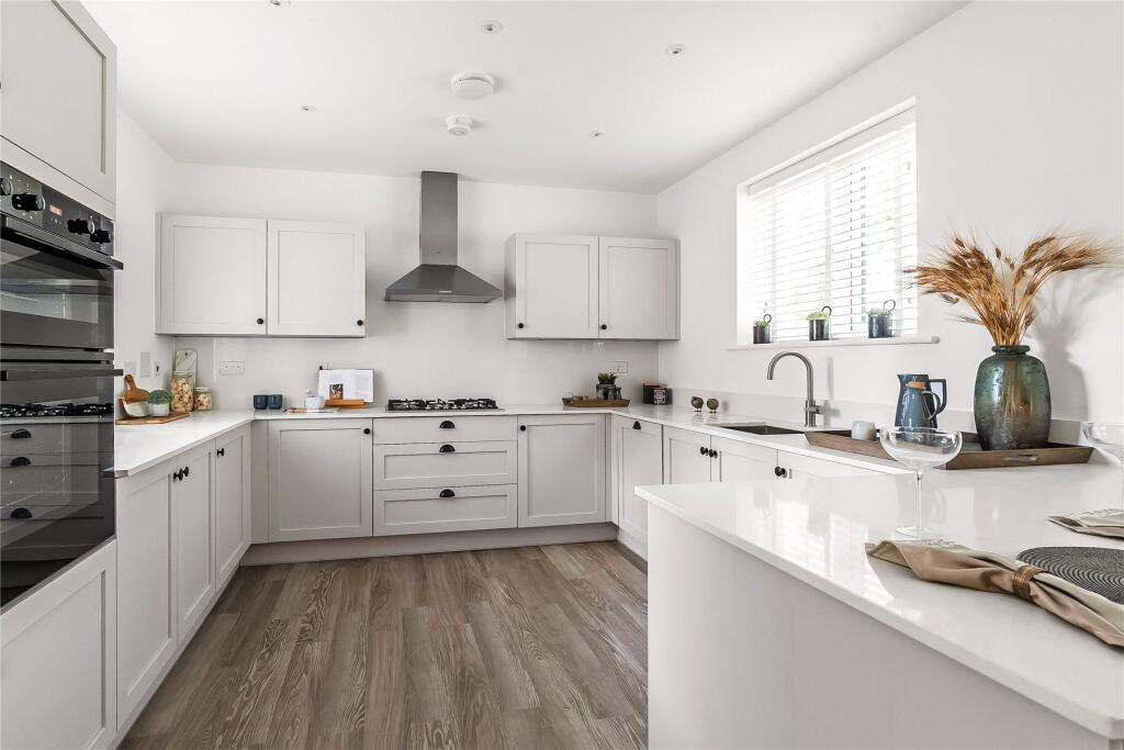 House in Kingston upon Thames - More