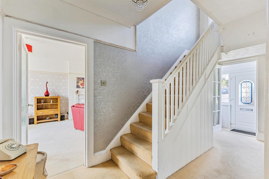 House in Torquay, Torbay - More