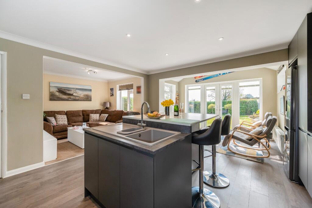 White Beam Rise, Clanfield - View 4