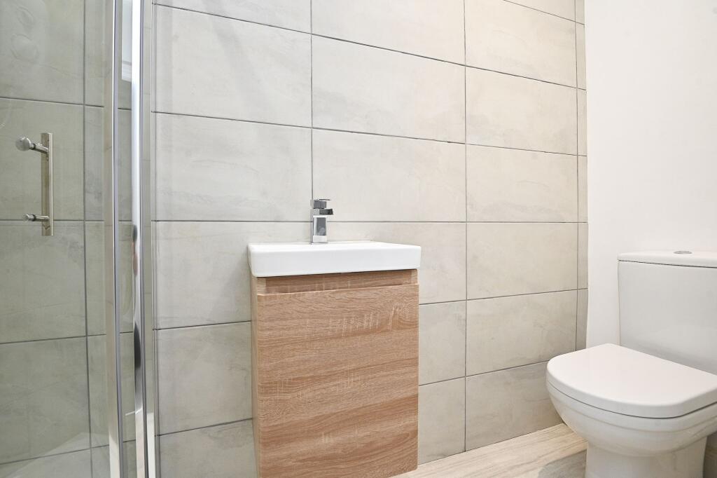 Apartment in Harrogate, Woodfield - View 5