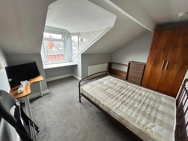 6 bedroom terraced house for rent
