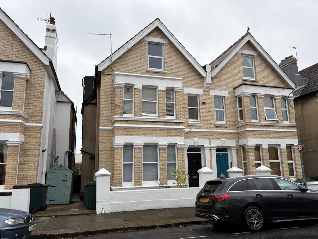 Main image of property: 26 Lawrence Road, Hove, BN3 5QB