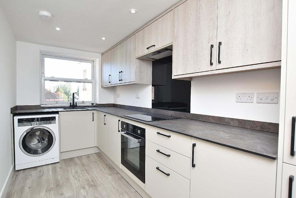 Main image of property: Top flat - 72 Rhosddu Road, Wrexham, LL11 2NP