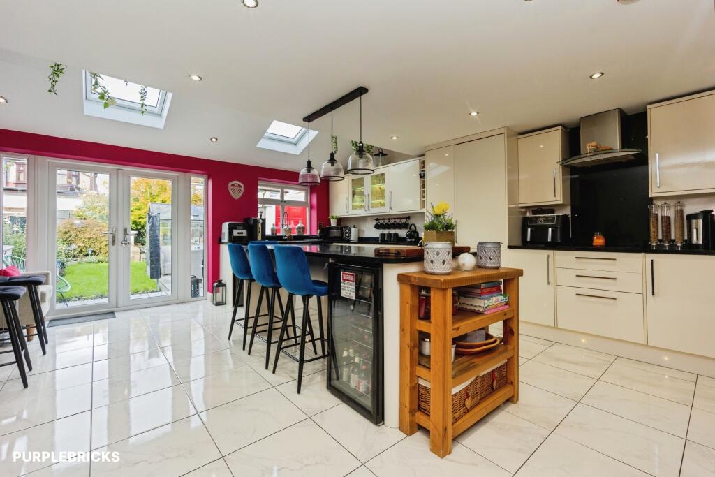 House in Tameside, Greater Manchester - View 4