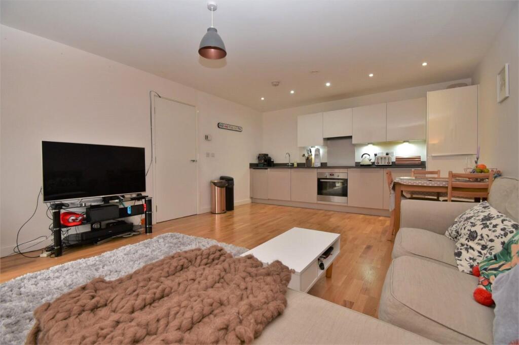 Apartment in Southall - View 2