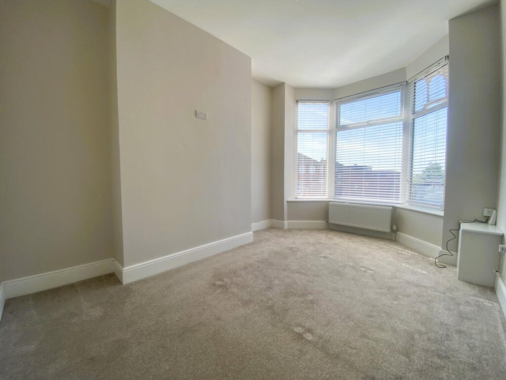 37 Verney Road, Royton OL2 6AZ photo 3