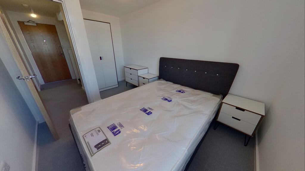 Apartment in Leeds, Burley - More