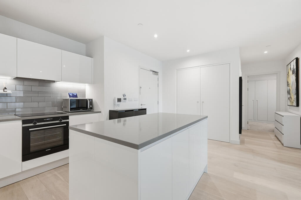 James Cook Building, Royal Wharf, E16 - View 3