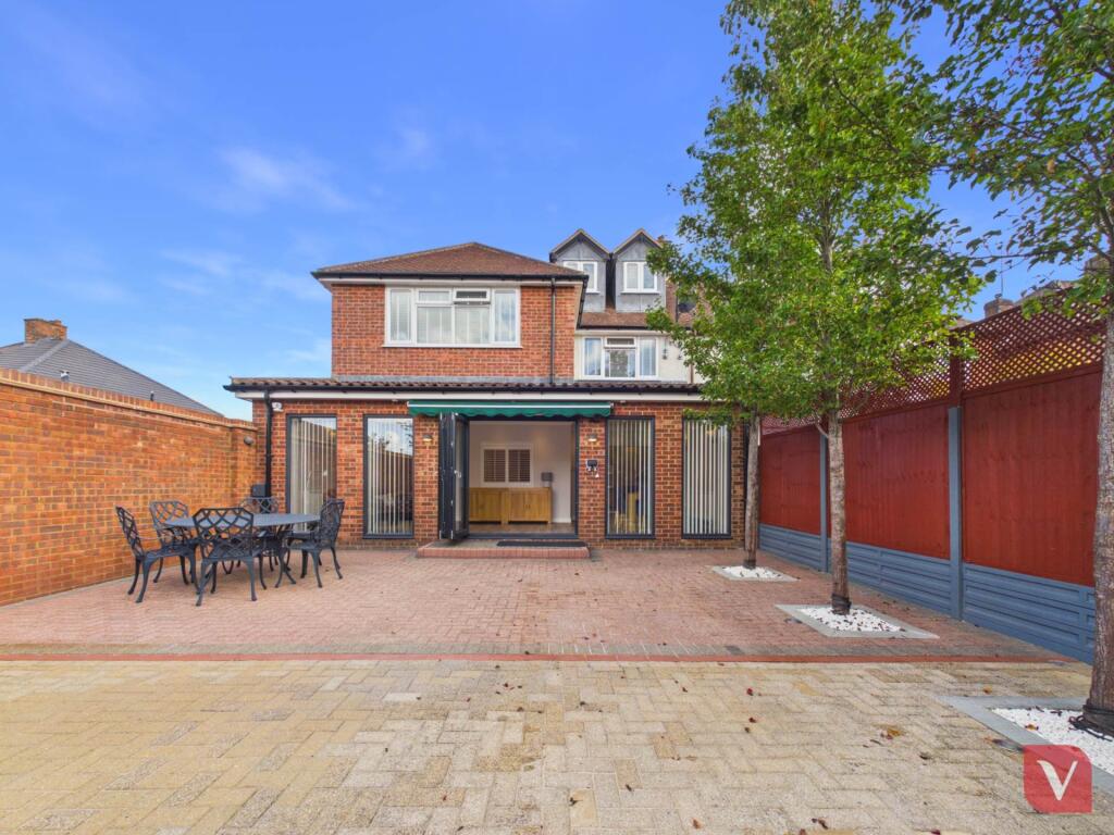 House in Luton - View 2