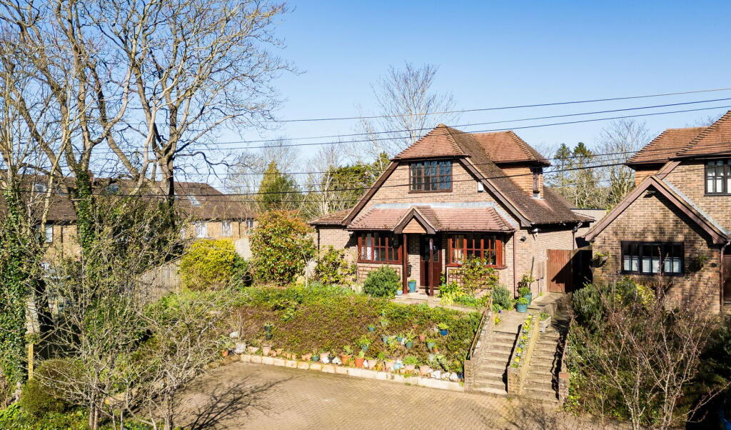 Main image of property: Chipstead Lane, Sevenoaks, TN13 2AL