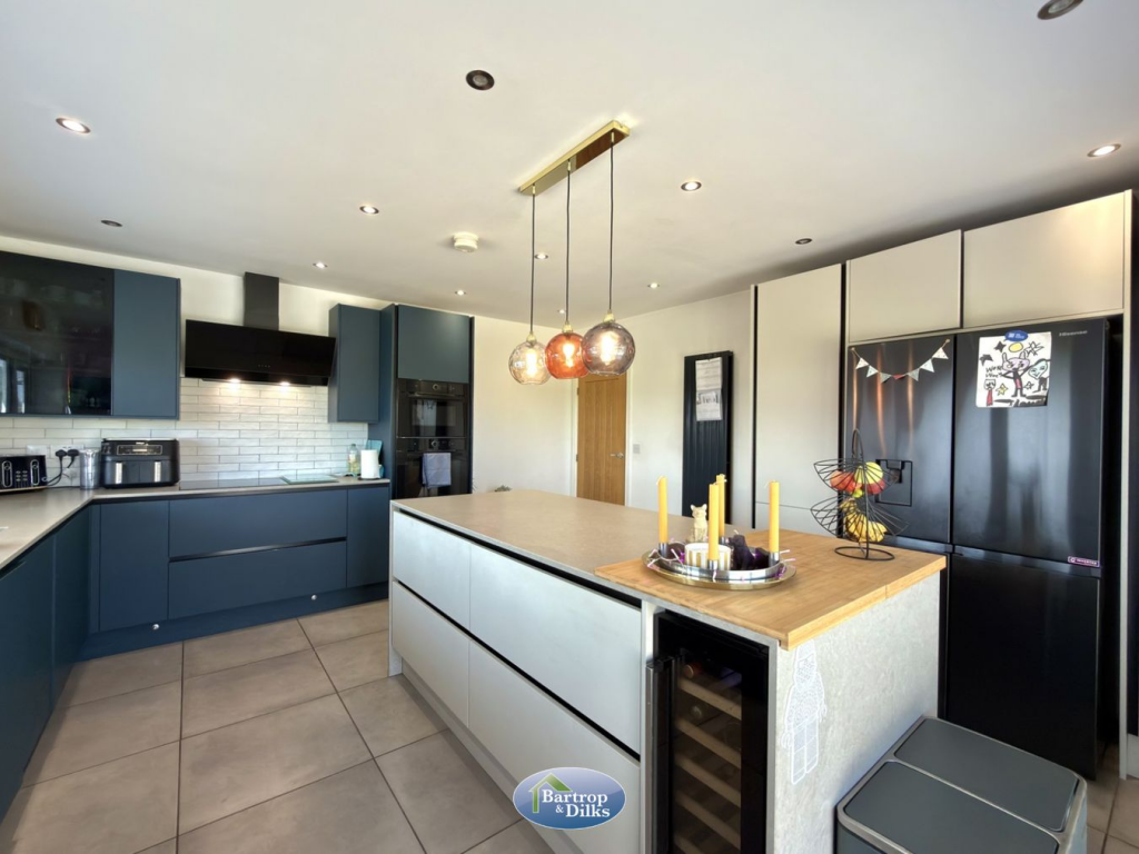 Highfield Grove, Carlton-in-Lindrick, Worksop, S81 photo 5