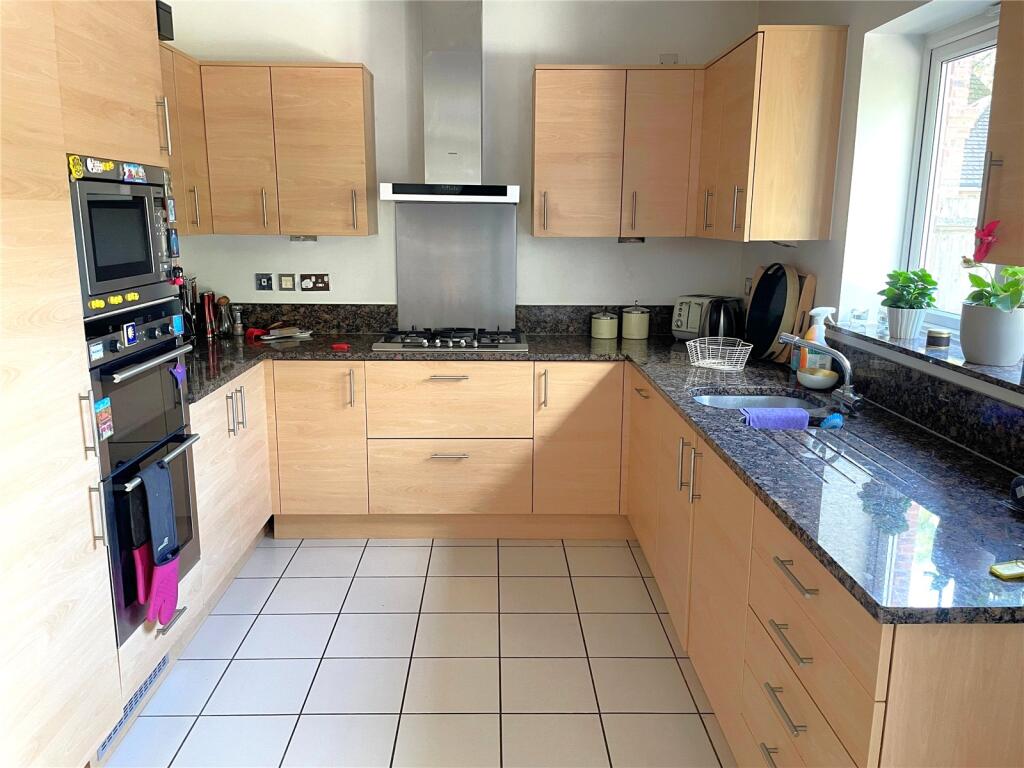 House in East Grinstead, Felbridge - View 5