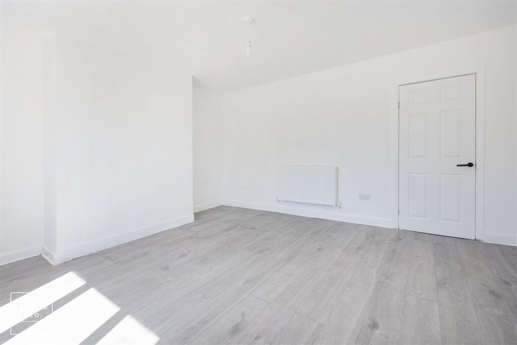 Freshfield Avenue, Atherton, M46 photo 2