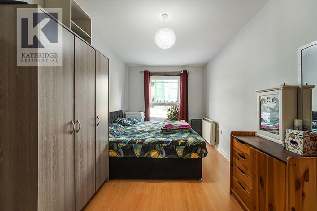 Apartment in Kingston upon Thames - View 4