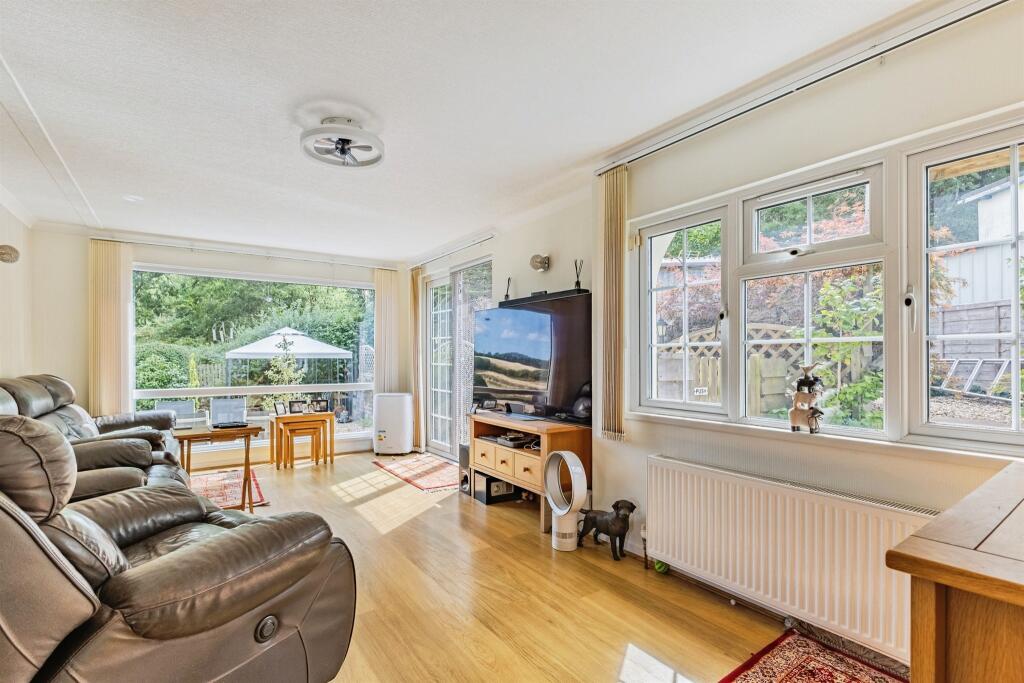 House in Torquay, Torbay - More