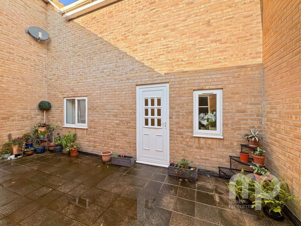 Wood Avens Way, Wymondham, NR18 photo 2
