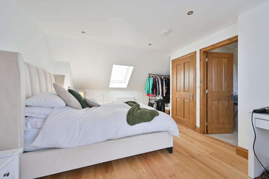 House in Watford, Hertfordshire - View 5