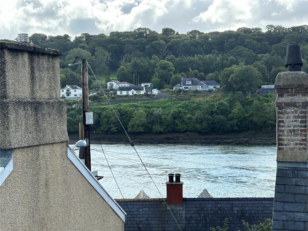 House in Porthaethwy / Menai Bridge, Ynys Môn / Isle of Anglesey - More