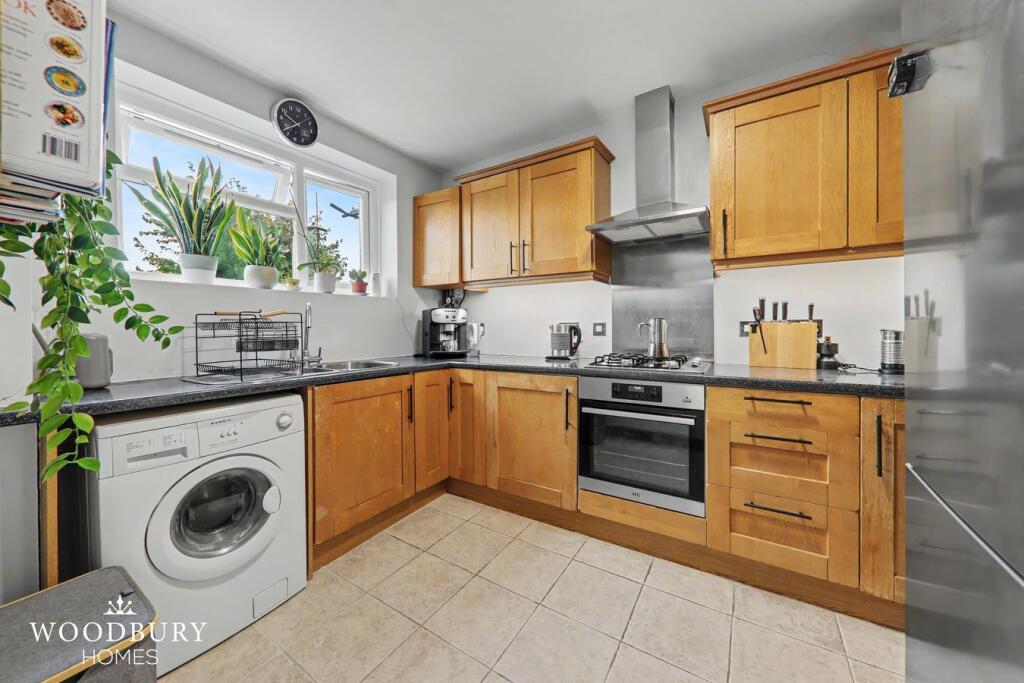 Apartment in Ilford - View 3