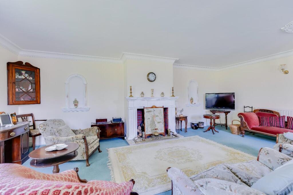 Nash, Near Cowbridge, Vale Of Glamorgan, CF71 7NS - More