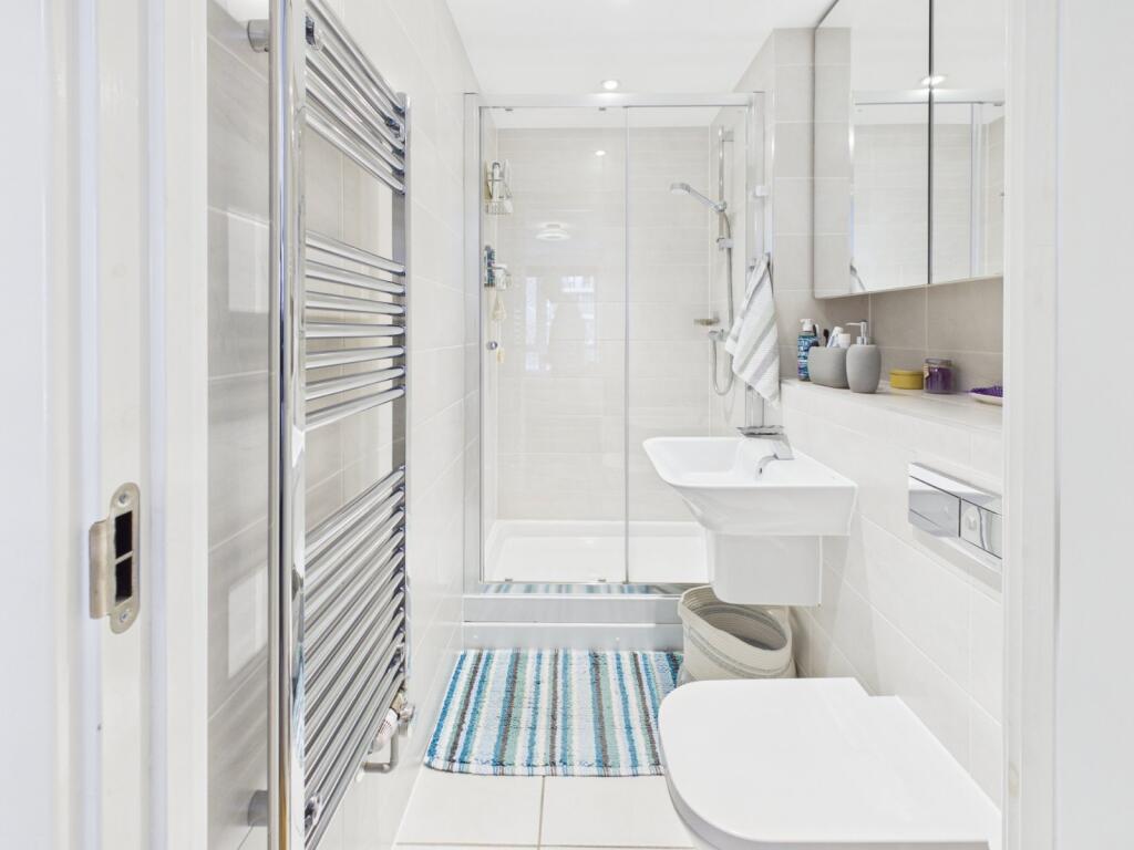 Apartment in Slough - More