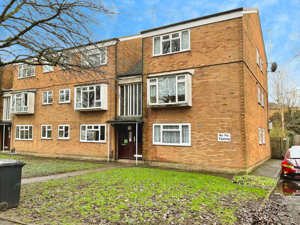 1-bed flat on Pebble Close, Stourbridge, DY8 1LE, £95,000