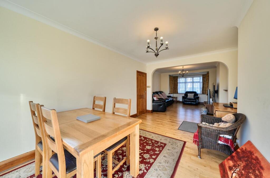 House in London, Queensbury, Kenton - View 4