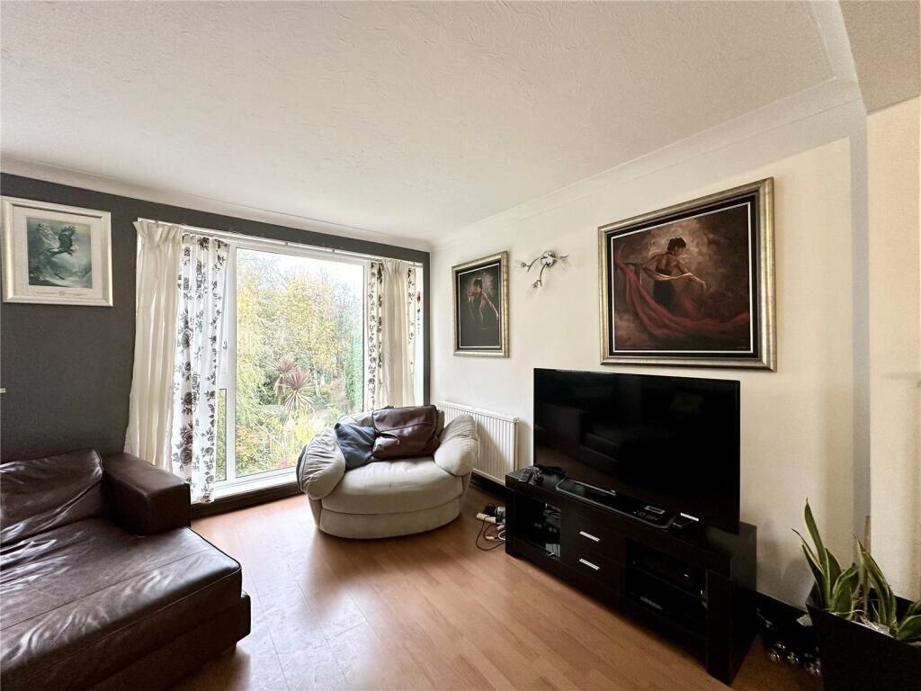 25 Mude Gardens, Christchurch, Dorset, BH23 4AR photo 3