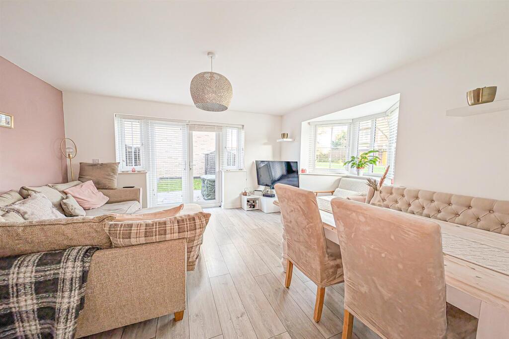 114, Valley Way, Newmarket, Suffolk, CB8 0QQ photo 3