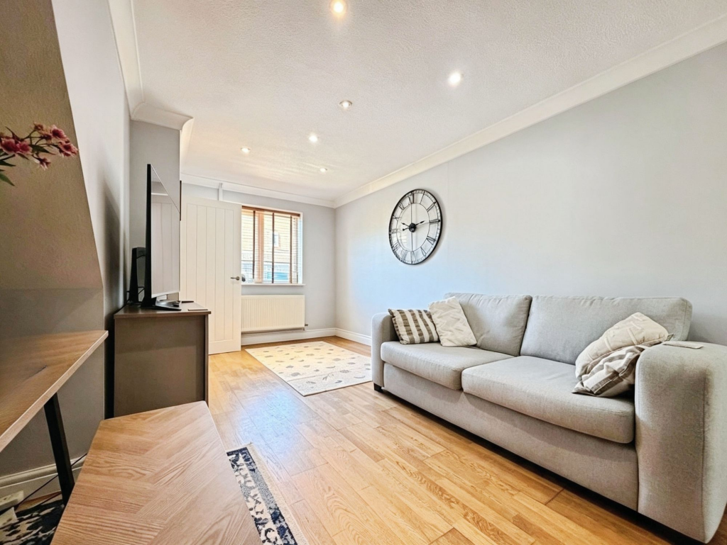 House in Blunsdon St Andrew, Pembroke Park, Haydon Wick - View 3