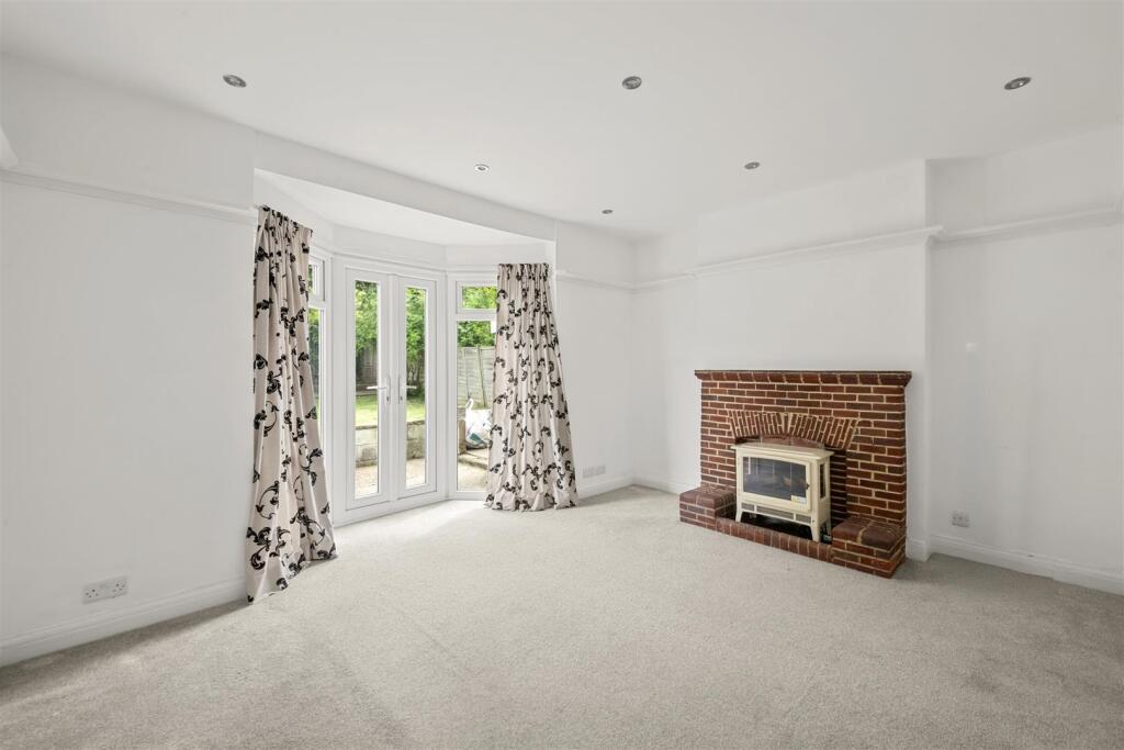 Woodville Gardens, Ruislip photo 3