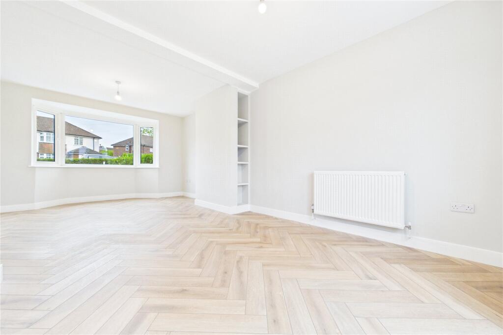 House in Reading, The Triangle, Tilehurst - View 4