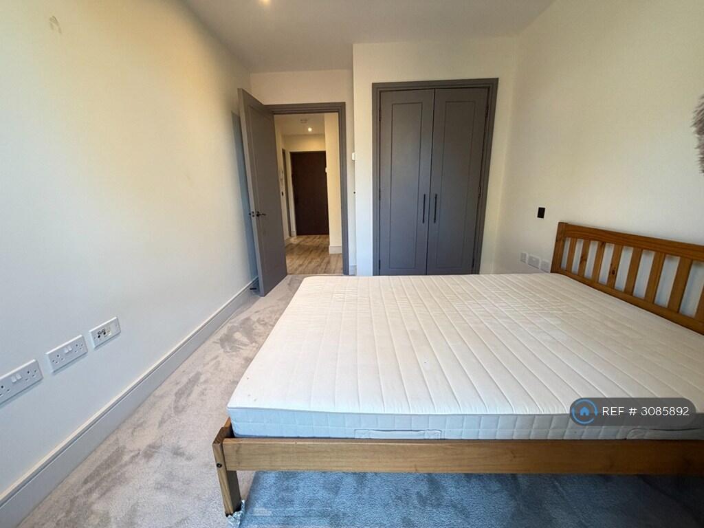 Apartment in Slough - View 4