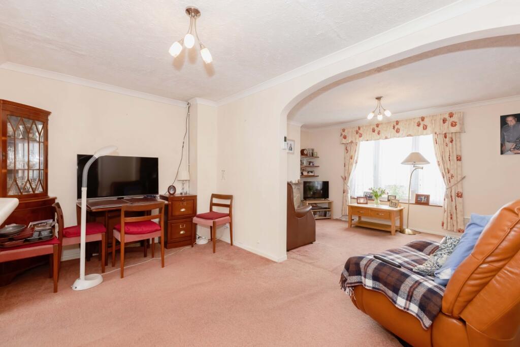 Arun Road, Billingshurst, RH14 - View 3