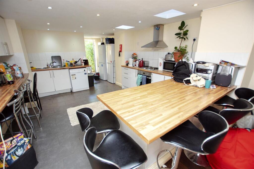 5 bedroom house for rent