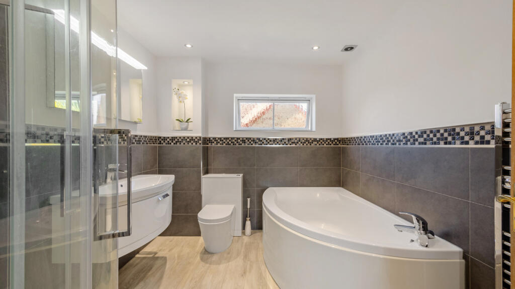 House in Wootton, Simpson Manor - View 5