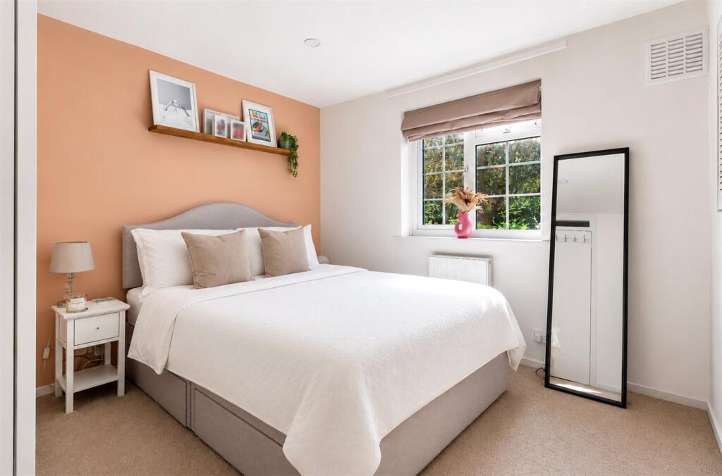 Apartment in London - View 5